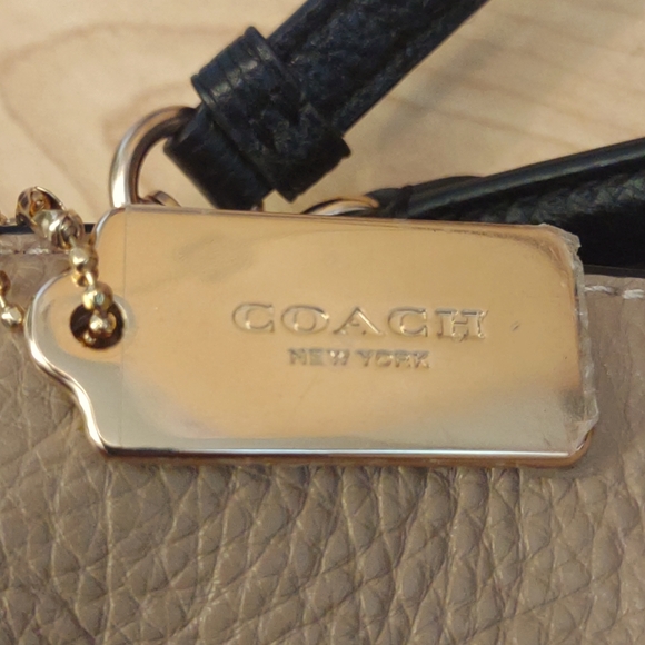 Coach Convertible Strap Tan Shoulder Bag. - Picture 5 of 14
